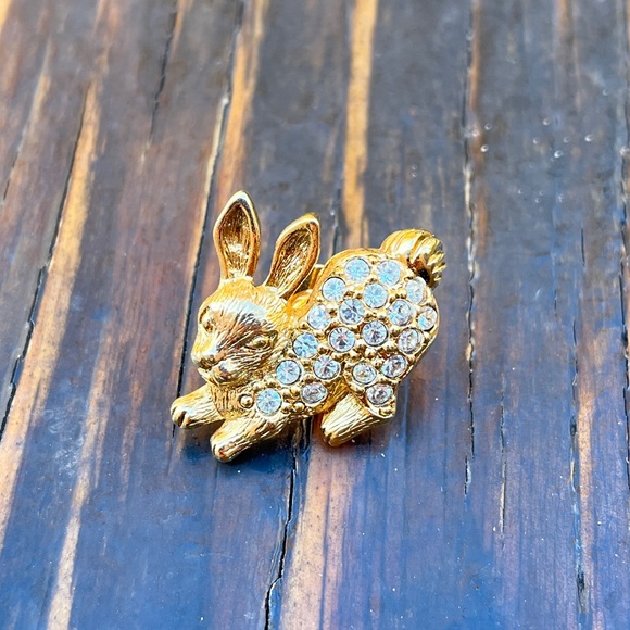 Jewelry - 3/$30 💖 Vintage Avon Rabbit Pin